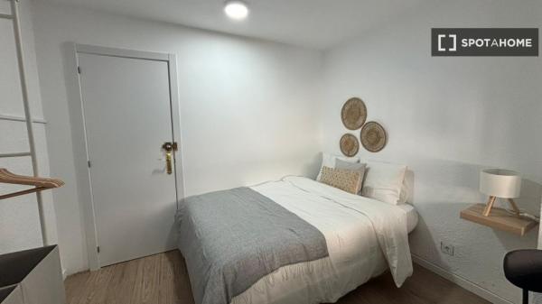 Room in shared apartment in València