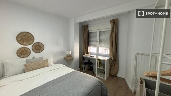 Room in shared apartment in València