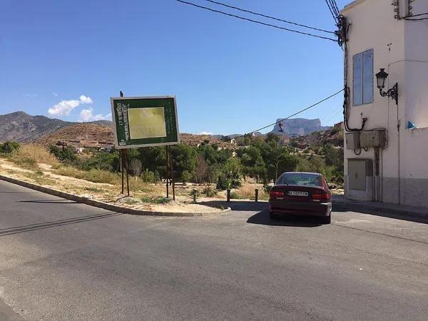 Terreno en calle Reyes Magos