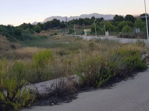 Terreno en calle Tossal de Riera