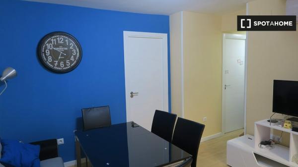 Habitación luminosa en apartamento de 4 dormitorios en Triana, Sevilla