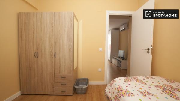 Habitación luminosa en apartamento de 4 dormitorios en Triana, Sevilla