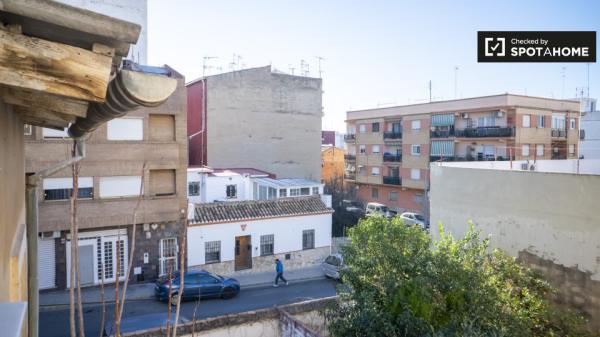 Estudio en alquiler en Burjassot, Valencia.