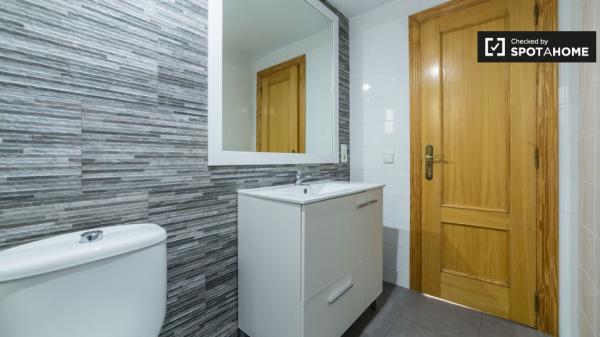 Elegante apartamento de 3 camas en alquiler en Jesús, Valencia