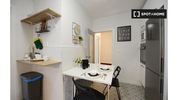 Chambre à louer dans un appartement de 4 chambres à Ametzola, Bilbao