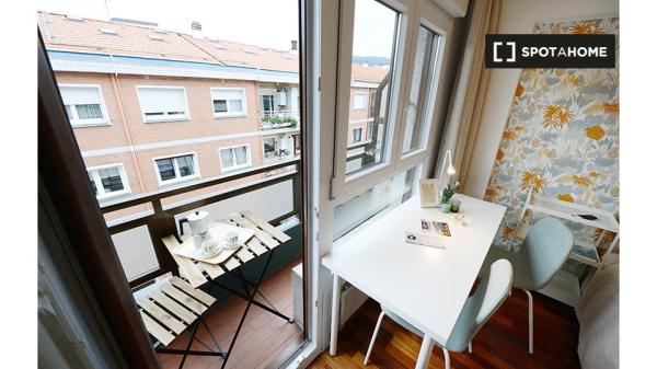 Chambre à louer dans un appartement de 4 chambres à Santutxu, Bilbao