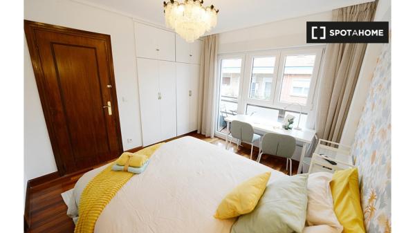 Chambre à louer dans un appartement de 4 chambres à Santutxu, Bilbao