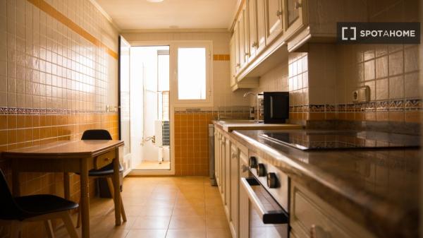 Piso entero de 4 habitaciones en valència.