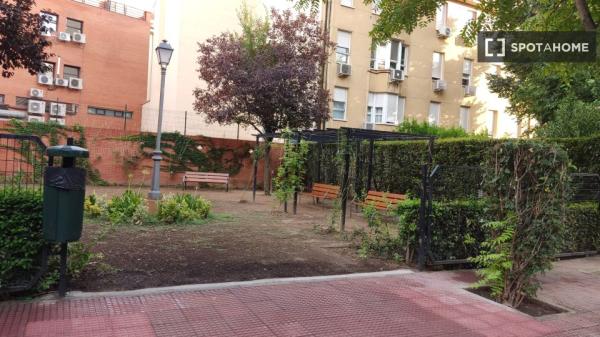 Habitación en piso compartido en Alcalá de Henares.