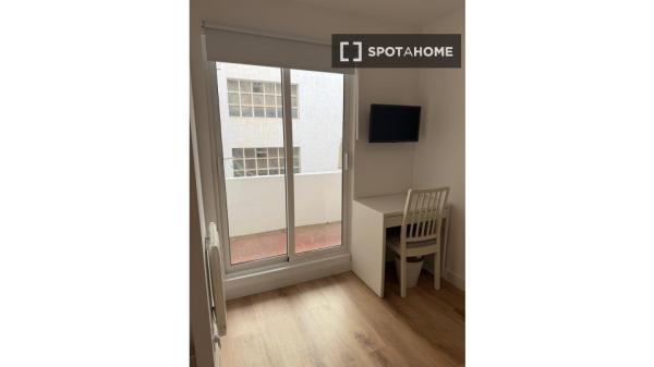 Se alquila habitación en piso compartido en Alicante