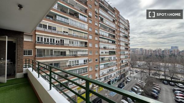 Habitación en piso compartido en madrid.