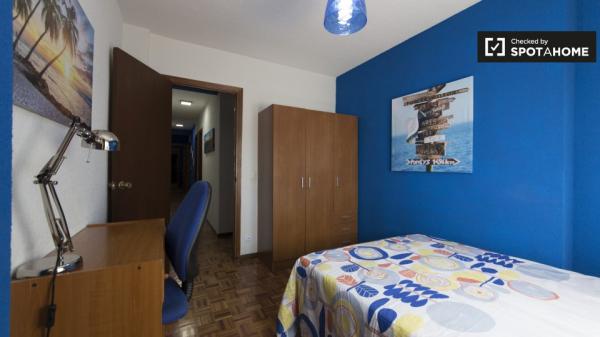 Acogedora habitación en alquiler, apartamento de 5 dormitorios, Alcalá de Henares.