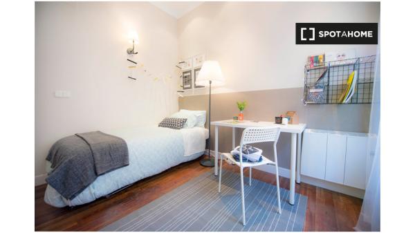 Habitación luminosa en apartamento de 3 dormitorios en Uribarri, Bilbao