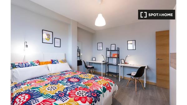 Se alquila habitación en piso de 3 dormitorios en Bilbao