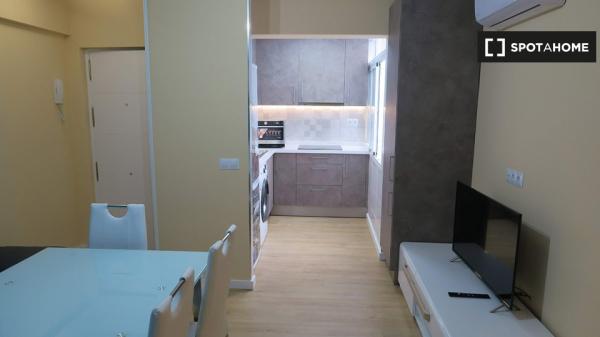 Habitación luminosa en apartamento de 4 dormitorios en Triana, Sevilla