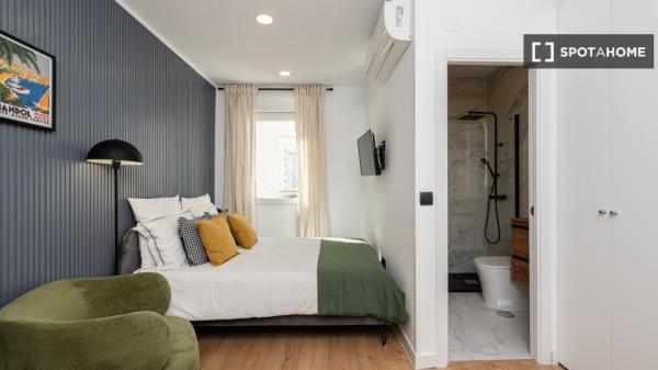 Studio 2 chambres à louer dans un appartement de 12 pièces