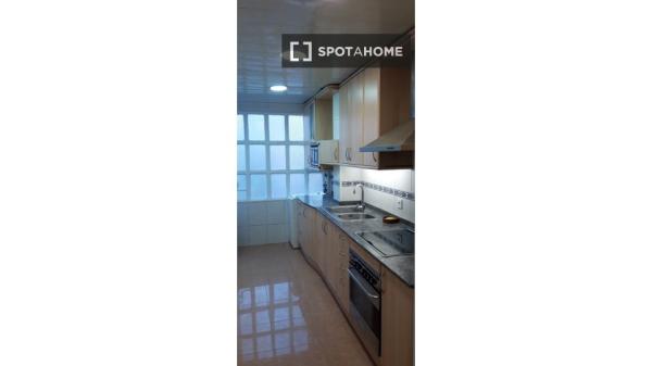 Se alquila habitación en apartamento de 3 dormitorios en Barcelona