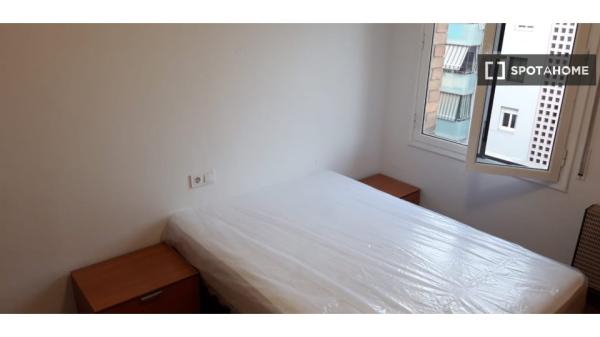 Zimmer zu vermieten in 3-Zimmer-Wohnung in Barcelona