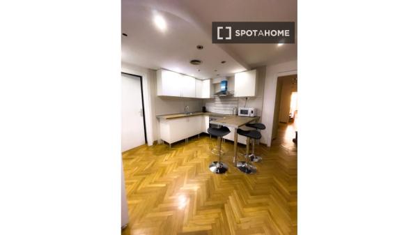 Chambre à louer dans un appartement partagé à Barcelone