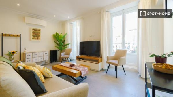 Apartamento de 2 dormitorios en Centro, Madrid