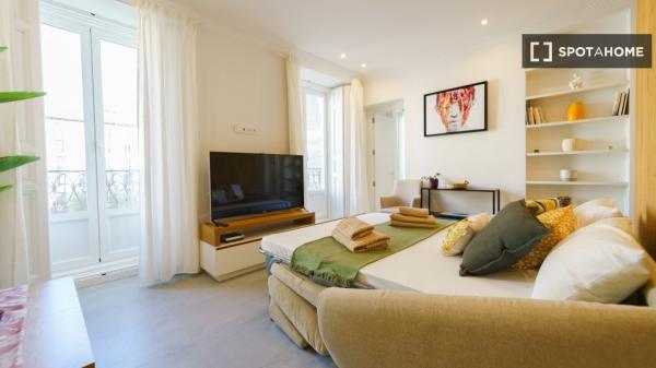 Apartamento de 2 dormitorios en Centro, Madrid