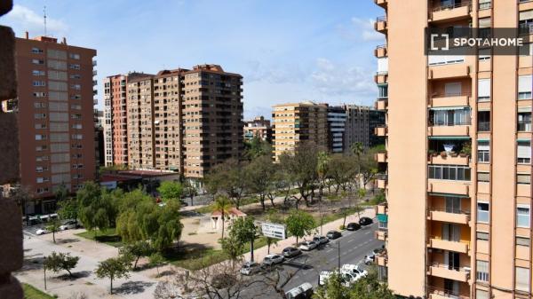 Piso entero de 2 dormitorios en valència.