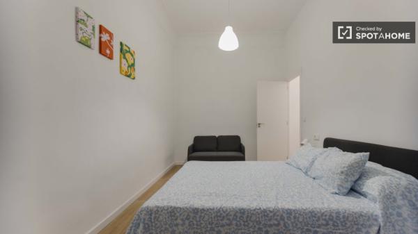 Room for rent in 8-bedroom apartment in Valencia