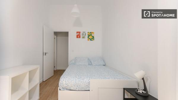 Room for rent in 8-bedroom apartment in Valencia