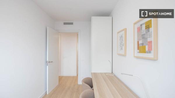 Apartamento moderno frente al Canal Marítimo con plaza de parking