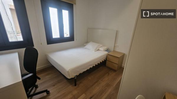 Piso entero de 4 habitaciones en barcelona.