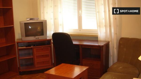 Coqueta Habitación en alquiler en Salamanca - Mujeres