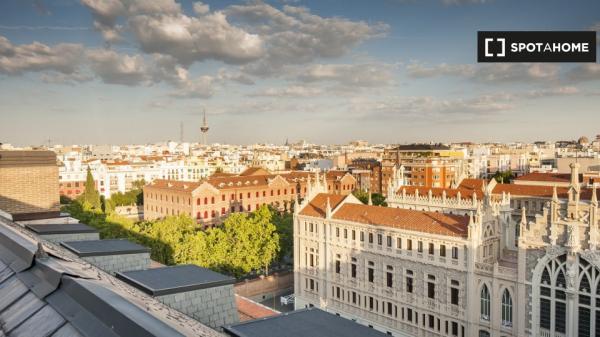 Room in luxury residence in Salamanca, Madrid