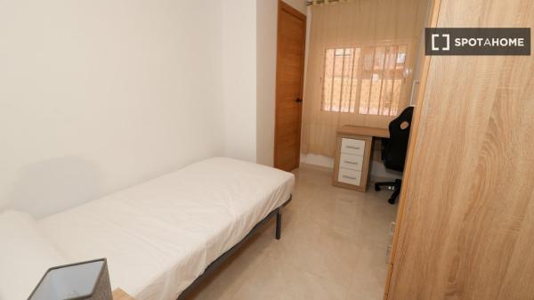 Se alquila habitación en Valencia