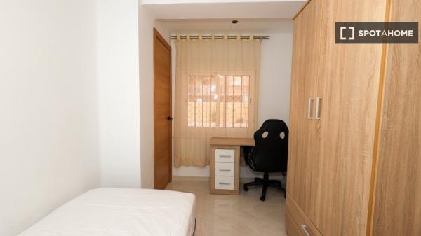 Se alquila habitación en Valencia