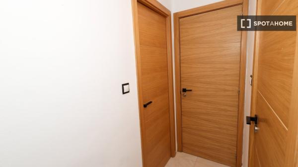 Se alquila habitación en Valencia