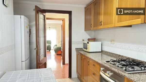 Piso entero de 4 habitaciones en Valencia.