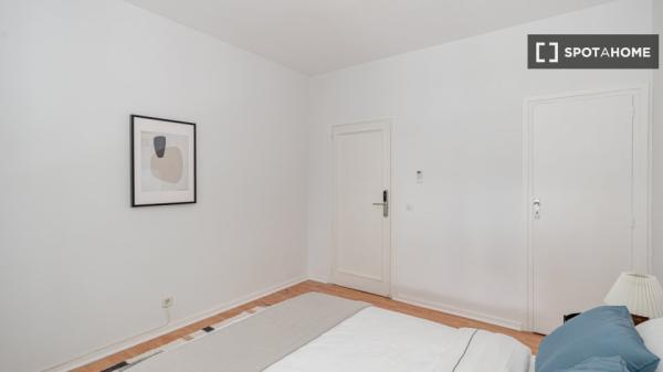 Habitación en piso compartido en madrid.