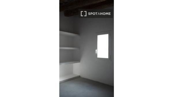 Apartamento entero de 2 dormitorios en Barcelona.