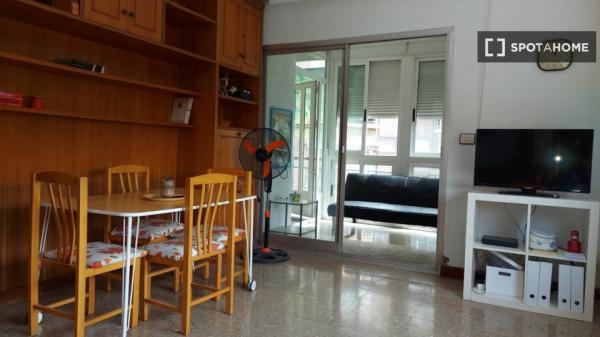 Room for rent in shared apartment in Murcia