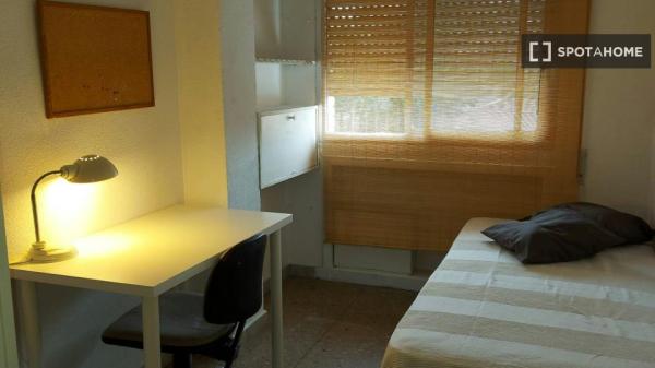 Room for rent in shared apartment in Murcia