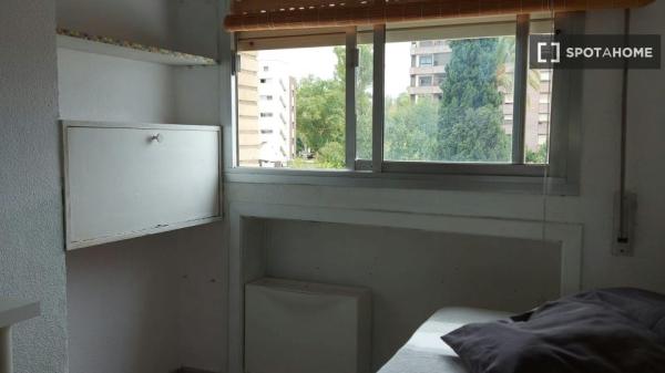 Room for rent in shared apartment in Murcia