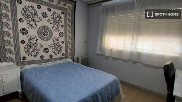 Room for rent in shared apartment in Murcia