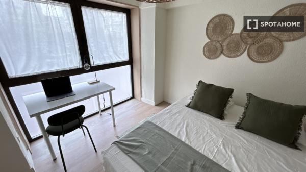 Se alquila habitación en piso compartido en Madrid