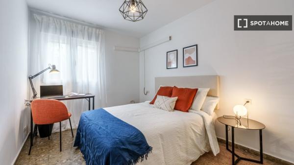 Chambre dans un appartement partagé à Malaga