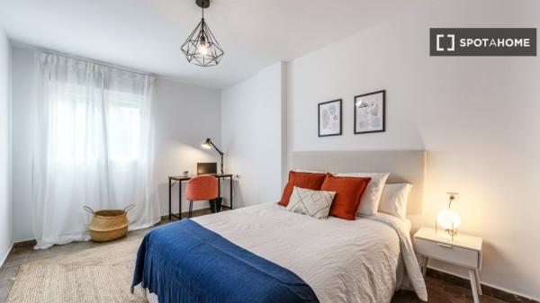 Room in shared apartment in Málaga