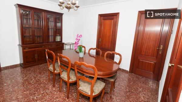 Precioso piso de 3 habitaciones en alquiler en Valencia