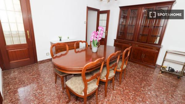 Precioso piso de 3 habitaciones en alquiler en Valencia