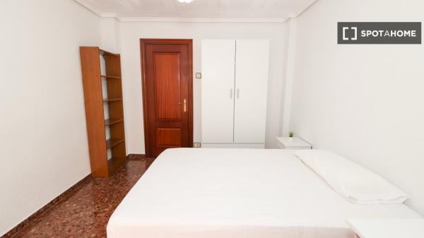 Precioso piso de 3 habitaciones en alquiler en Valencia