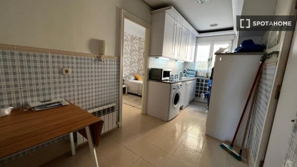 Habitación en piso compartido en madrid.