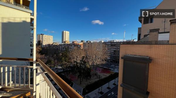 Habitación en piso compartido en madrid.